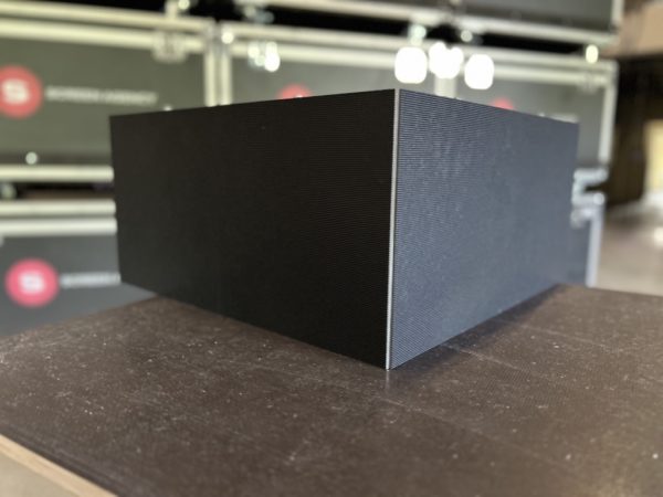 Угловой светодиодный экран P1.9 Slim Аренда углового светодиодного экрана P1.9 Slim 500×250 мм